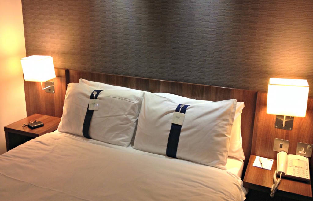 80 pairs of shoes holiday inn express crawley gatwick airport bed review