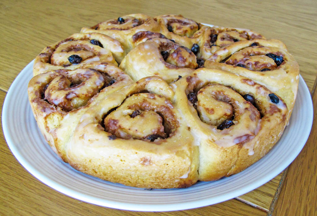bakes-and-cakes-from-the-uk-chelsea-buns