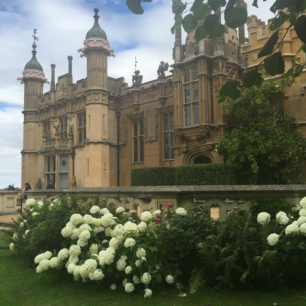 England Travel InspirationThe perfect day castle hunting in England visiting Knebworth House which is an easy day trip from London by train. Click the link to read more about this amazing stately home in England