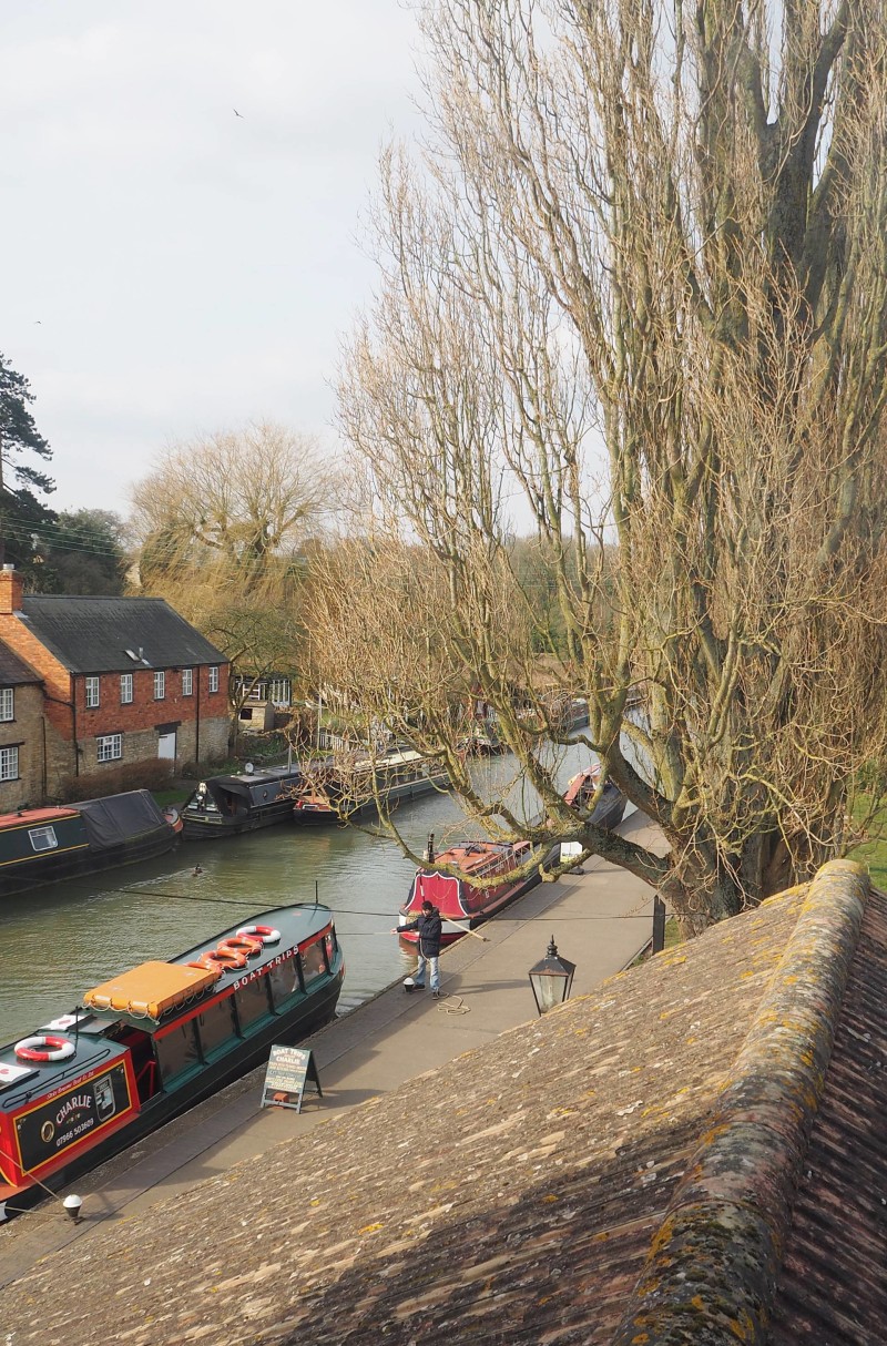 England Travel InspirationA Canal Boat Ride in Northamptonshire, one of the cutest villages in England called Stoke Bruerne. Looking for Day Trip Ideas, then this cute little village is the perfect place for a family day outjust take a picnic and enjoy the fresh air!