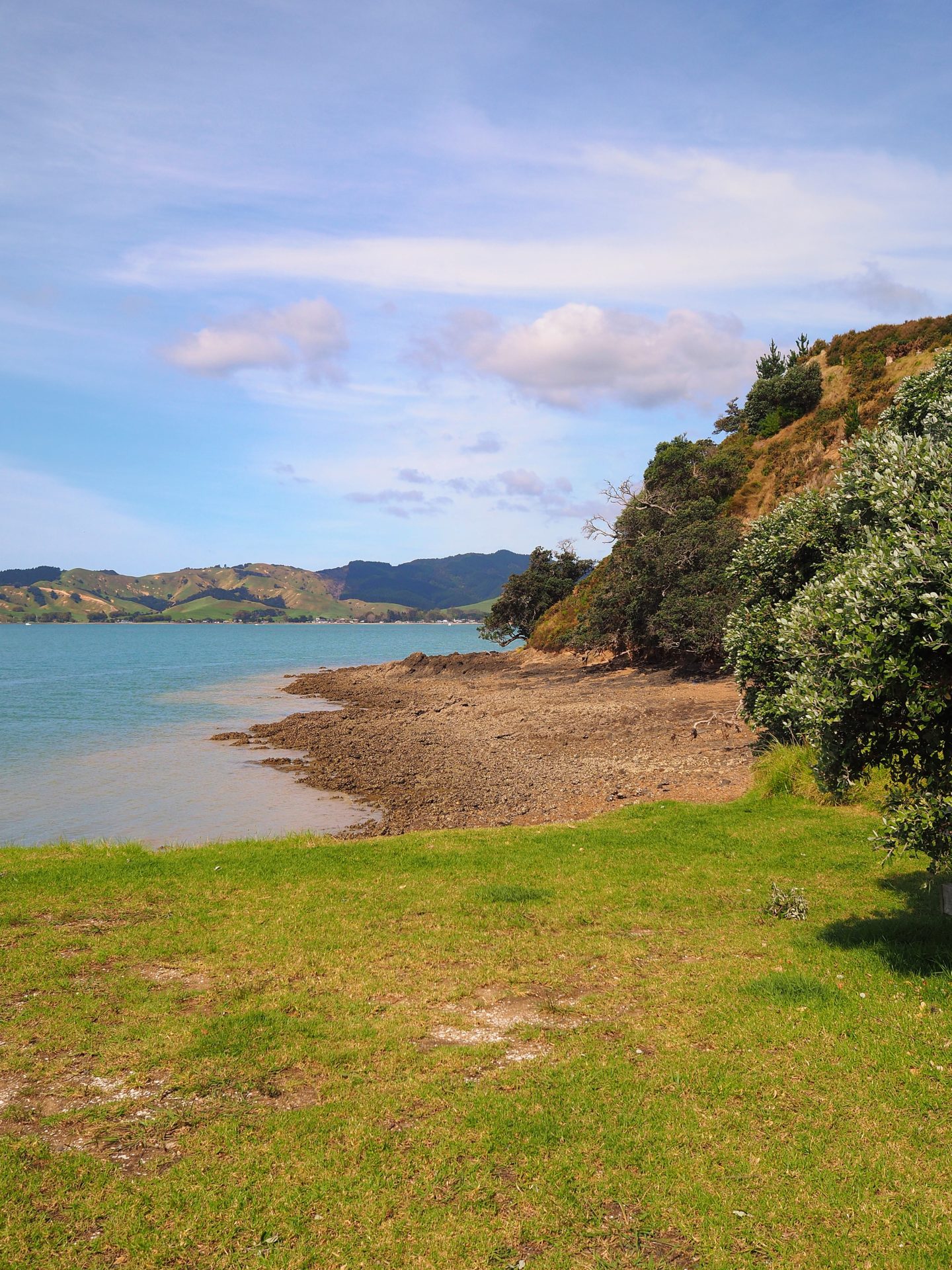 New Zealand Travel InspirationAn Autumn Picnic at Waitawa Regional Park, Auckland. Auckland is a fabulous city but you have to find the hidden gems that aren't in the travel guides. #newzealand #beautifuldestinations #auckland #aucklandnewzealand #80pairsofshoes #travel