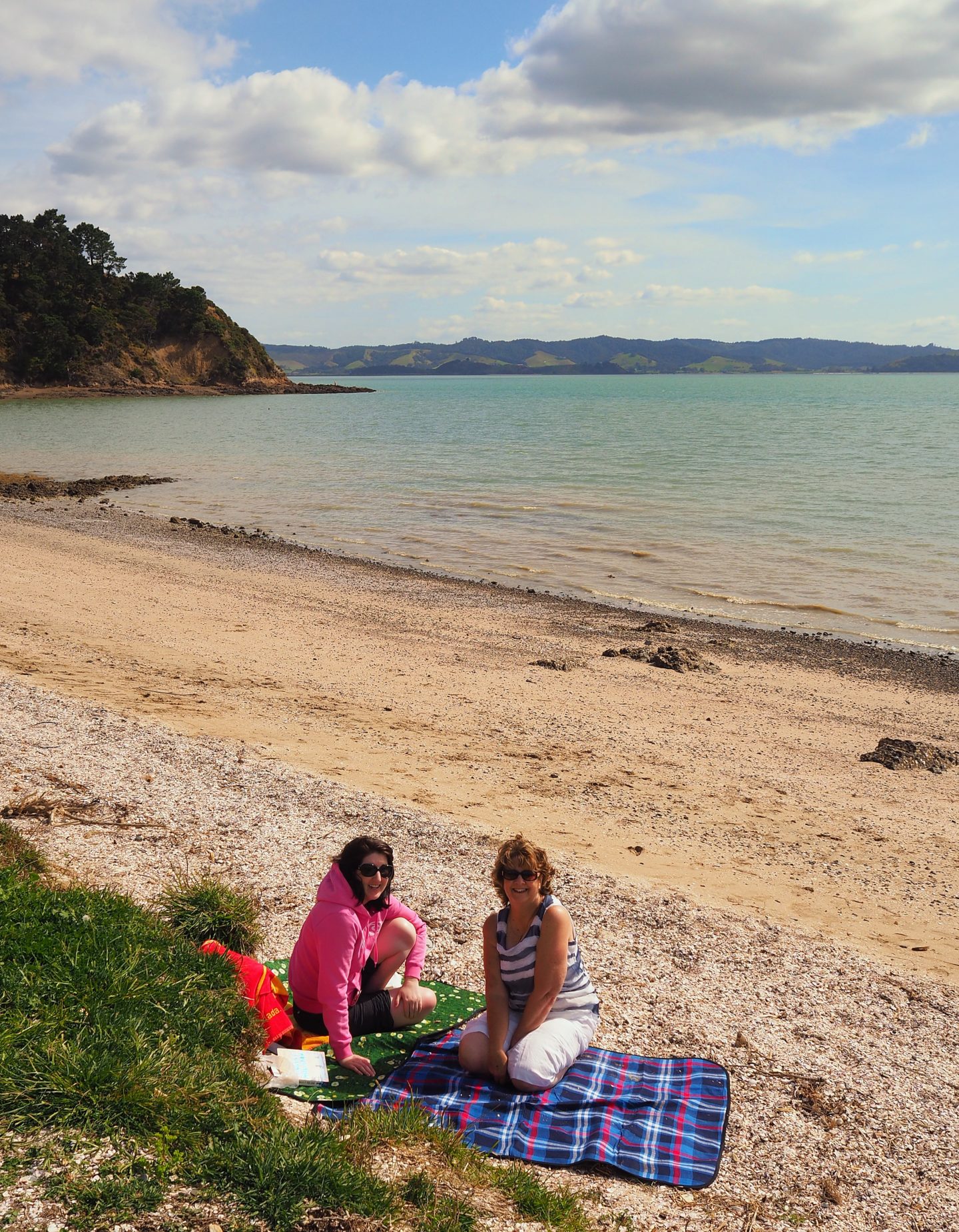 New Zealand Travel InspirationAn Autumn Picnic at Waitawa Regional Park, Auckland. Auckland is a fabulous city but you have to find the hidden gems that aren't in the travel guides. #newzealand #beautifuldestinations #auckland #aucklandnewzealand #80pairsofshoes #travel